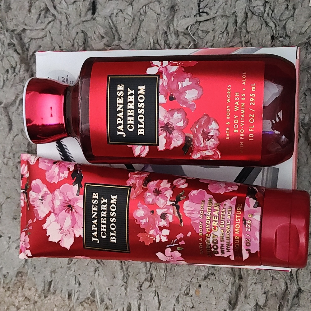 Bath & Body Works Japanese Cherry Blossom Body Wash & Cream - Red Floral
